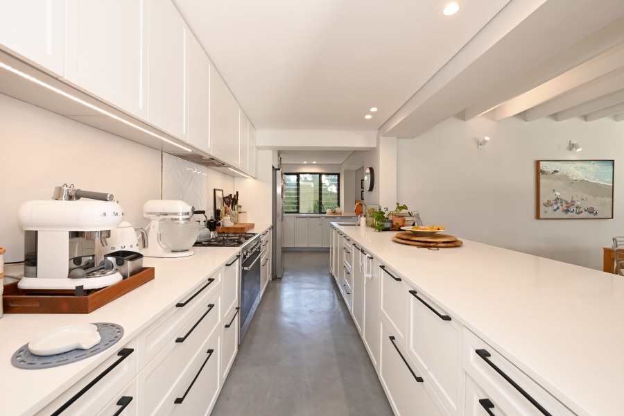 To Let 4 Bedroom Property for Rent in Newlands Western Cape